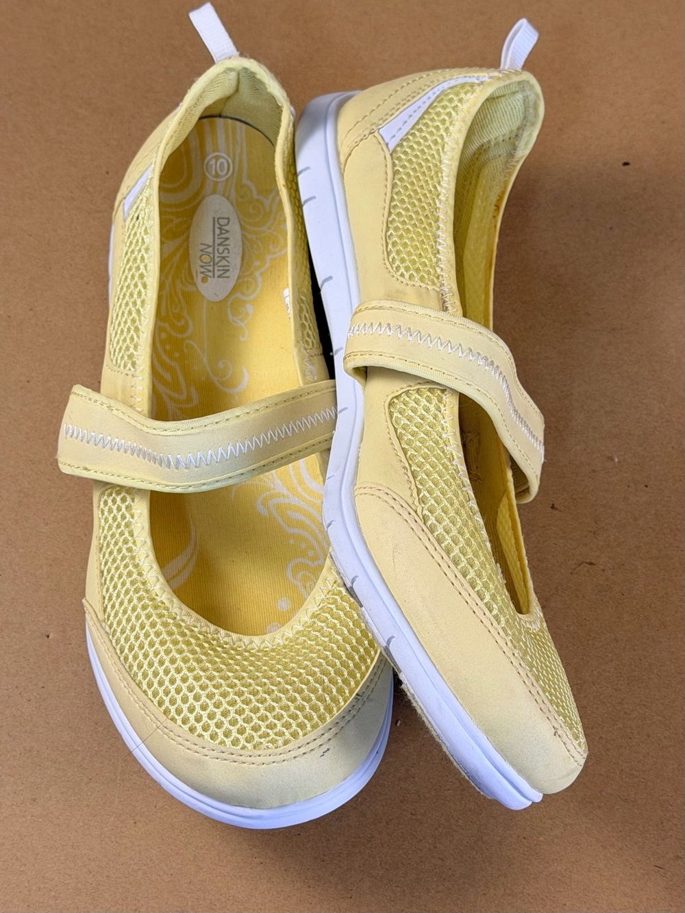 Danskin Now Shoes Womens  10 Chaka Mary Jane Yellow Mesh Hook & Loop Comfort Low